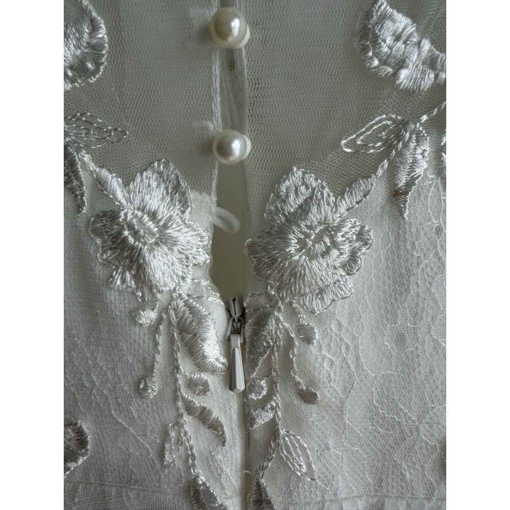 MERRY’S Lace Wedding Dress-Chapel Train-10; Fits Street Size 4 - Picture 14 of 14